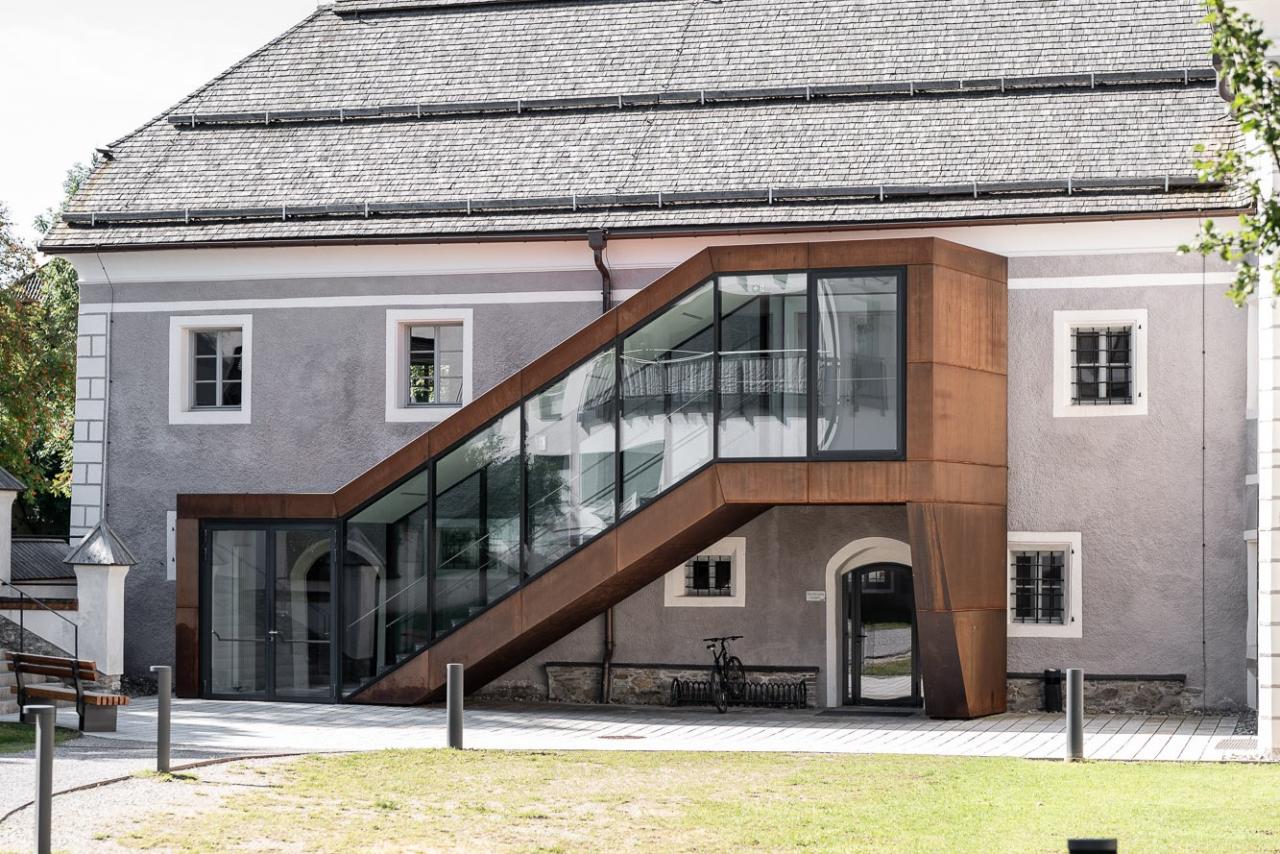 Außentreppe Schloss Kuenburg
